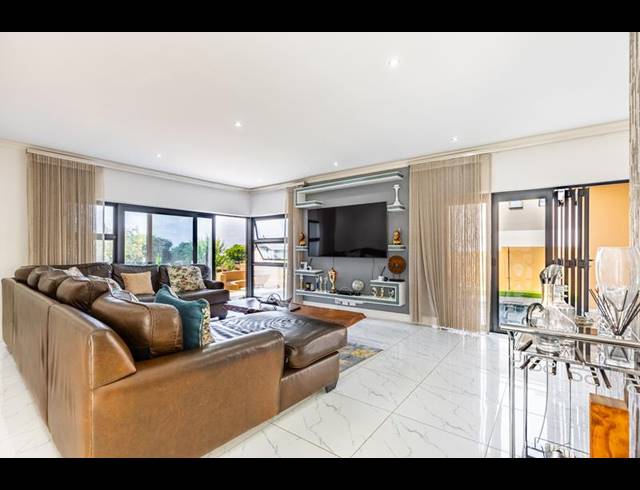 4 BEDROOM HOUSE FOR SALE IN LOMBARDY ESTATE